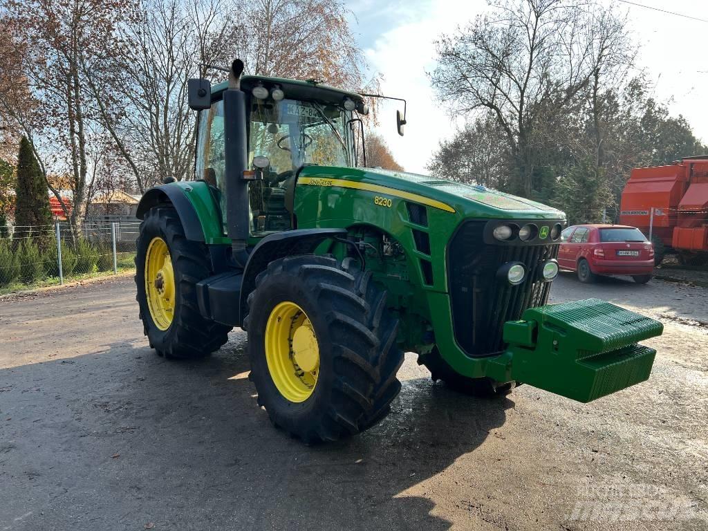 John Deere 8230 Traktory