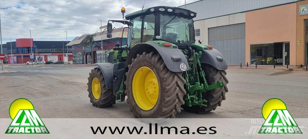 John Deere 6215 R Traktory