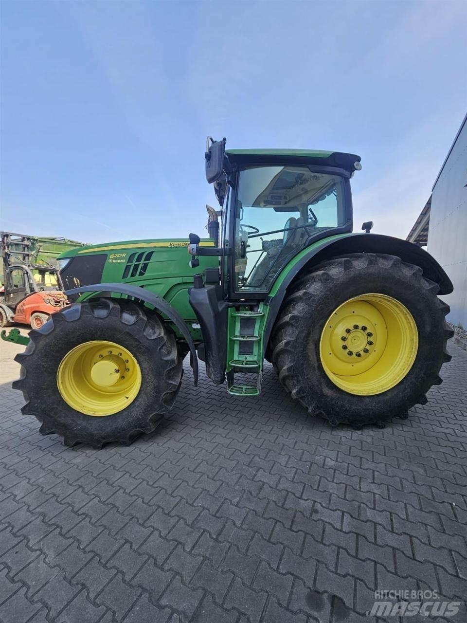 John Deere 6210R Traktory