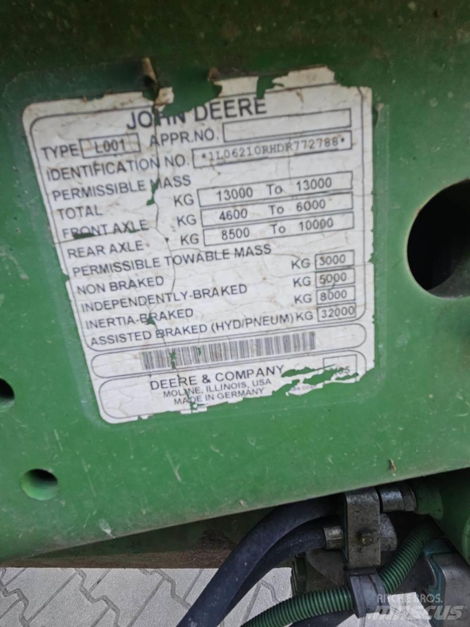 John Deere 6210R Traktory
