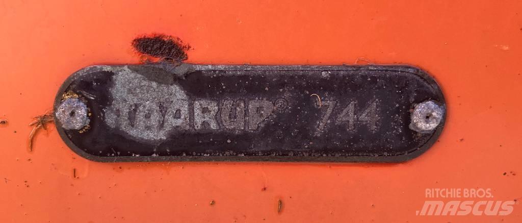 Taarup 744 Obracače a zhrabovače sena