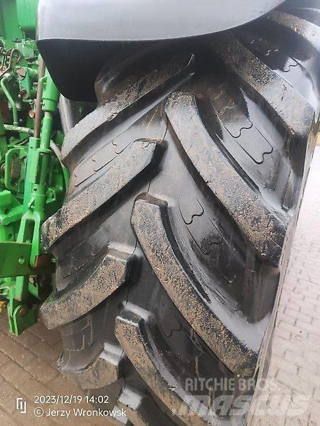 John Deere 7530 Traktory