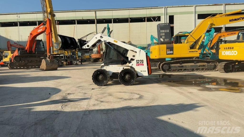 Bobcat S 220 Šmykom riadené nakladače