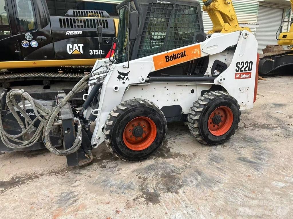 Bobcat S 220 Šmykom riadené nakladače