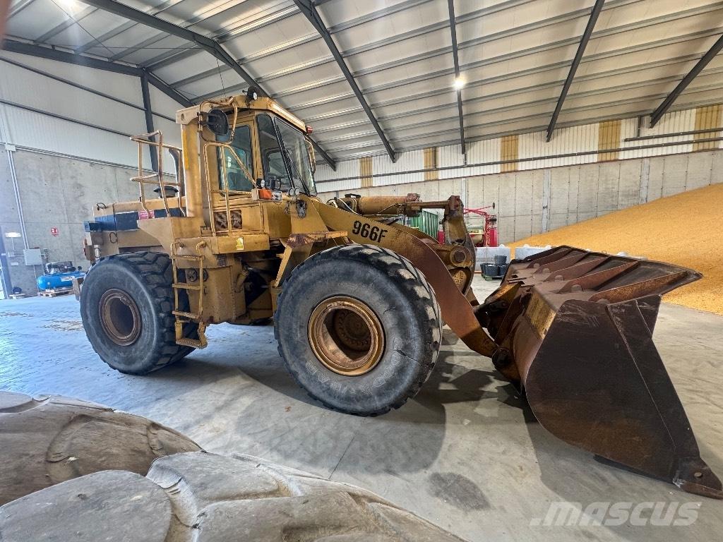 CAT 966 F Kolesové nakladače