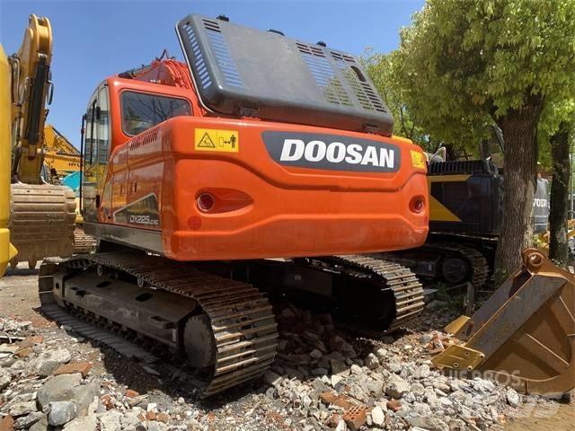 Doosan DX 225 LC Pásové rýpadlá