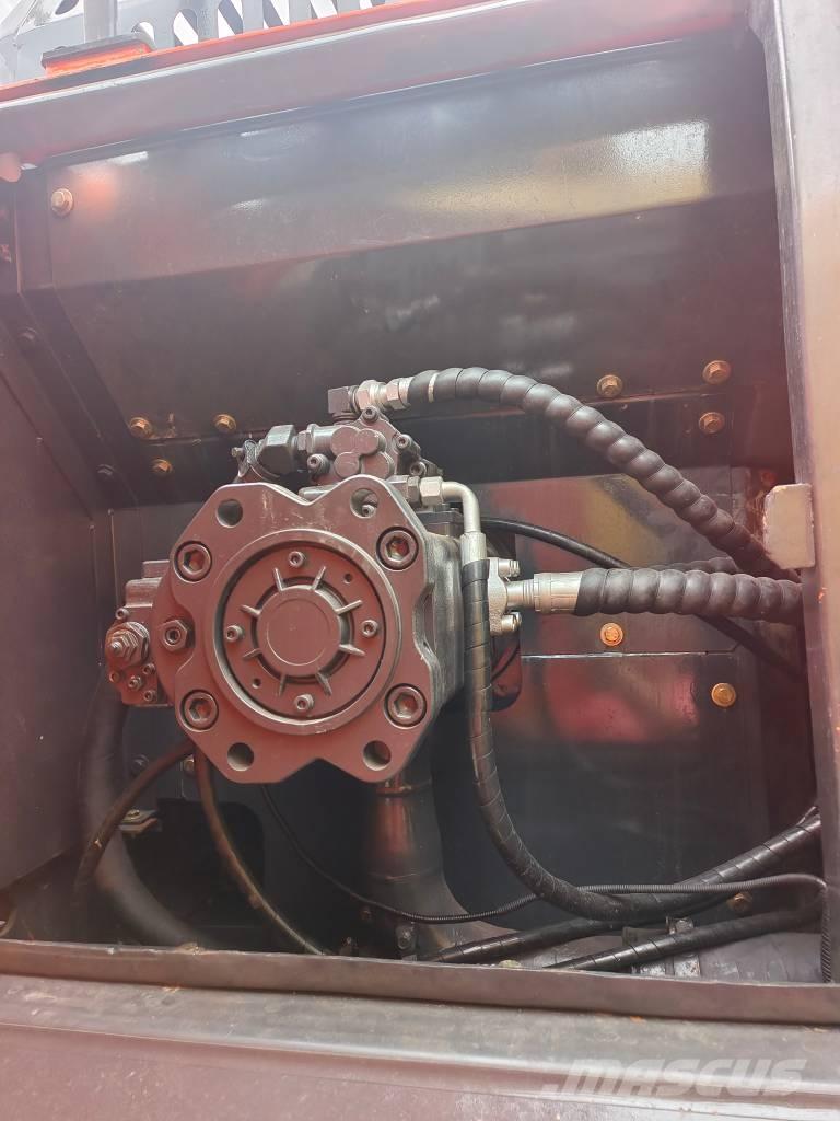 Doosan DX 300 LC Pásové rýpadlá