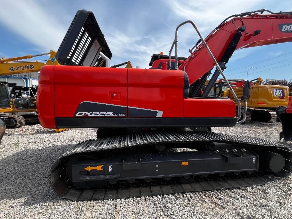Doosan DX 225 Pásové rýpadlá