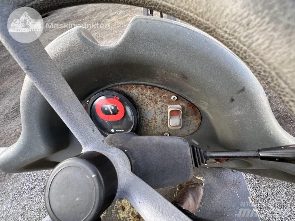 Neuson 1001 Stavebné sklápače