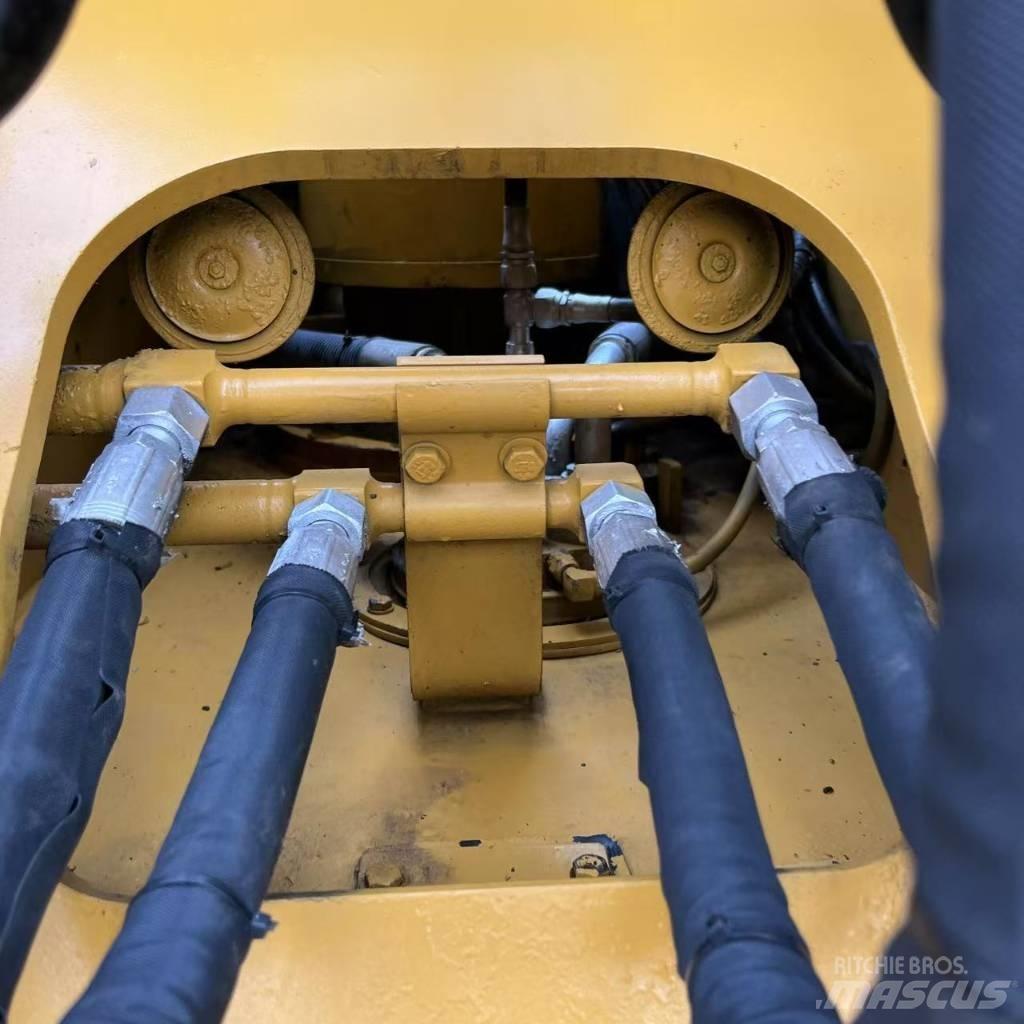 CAT 320D2 Midi rýpadlá 7 t - 12 t