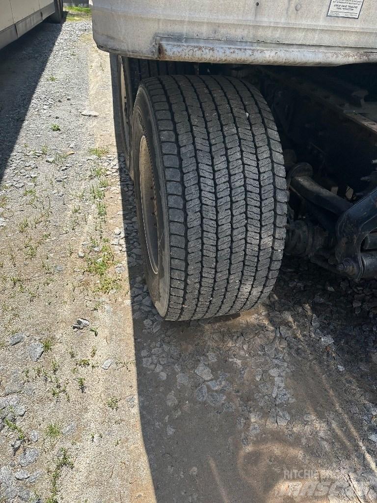 Volvo D11 Skriňová nadstavba