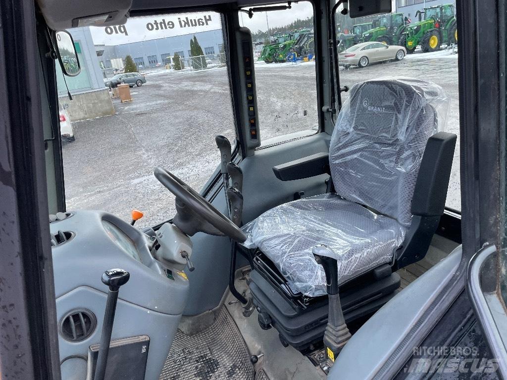 Valtra A 95 Traktory