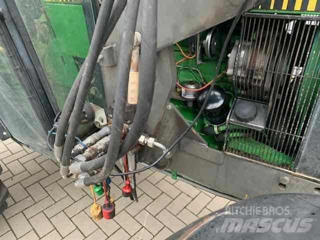 John Deere 2450 Traktory