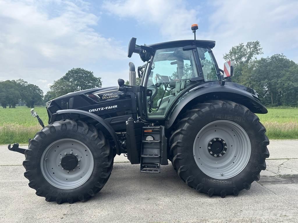 Deutz-Fahr 7250TTV Traktory