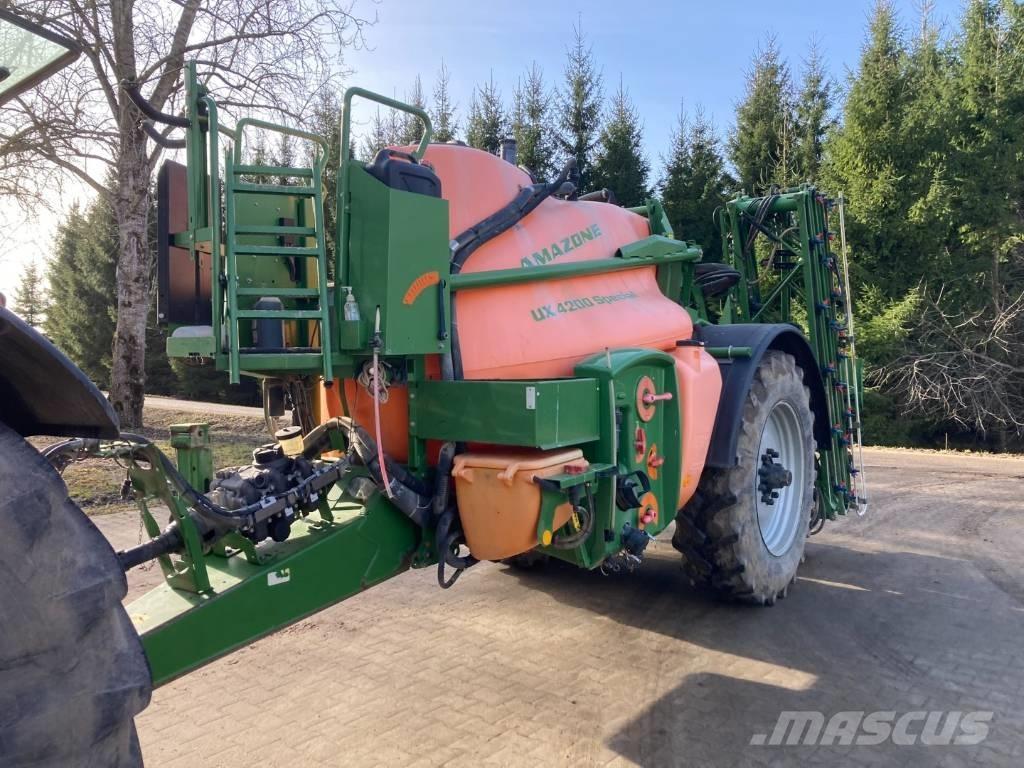 Amazone UX 4200 24 m Ťahané postrekovače