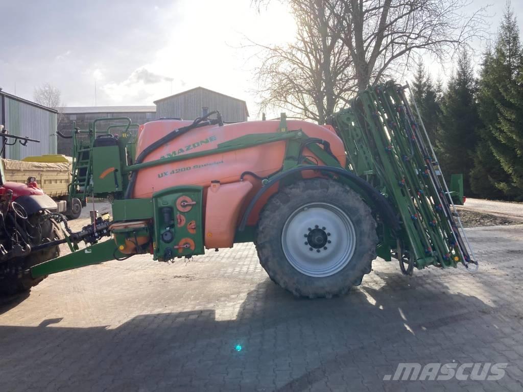Amazone UX 4200 24 m Ťahané postrekovače