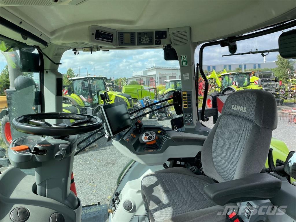 CLAAS Axion 810 CM Traktory