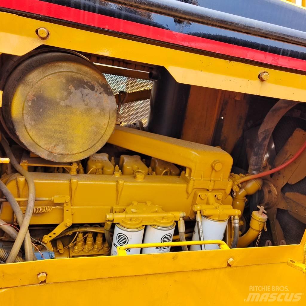 CAT D 7 R Pásové dozéry