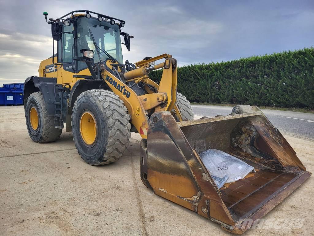Komatsu WA200-8 Kolesové nakladače