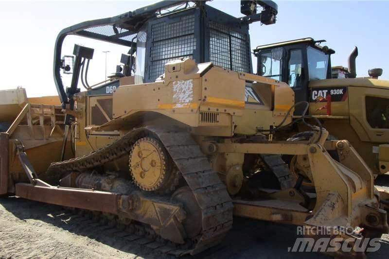 CAT D6R2 Pásové dozéry