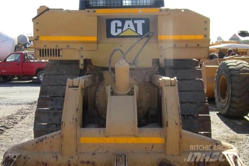 CAT D6R2 Pásové dozéry