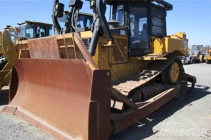 CAT D6R2 Pásové dozéry
