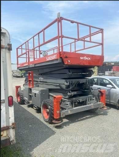 SkyJack SJ 9250 Nožnicové zdvíhacie plošiny