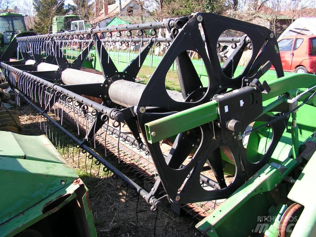 John Deere 618 R Kombajnove hlavice