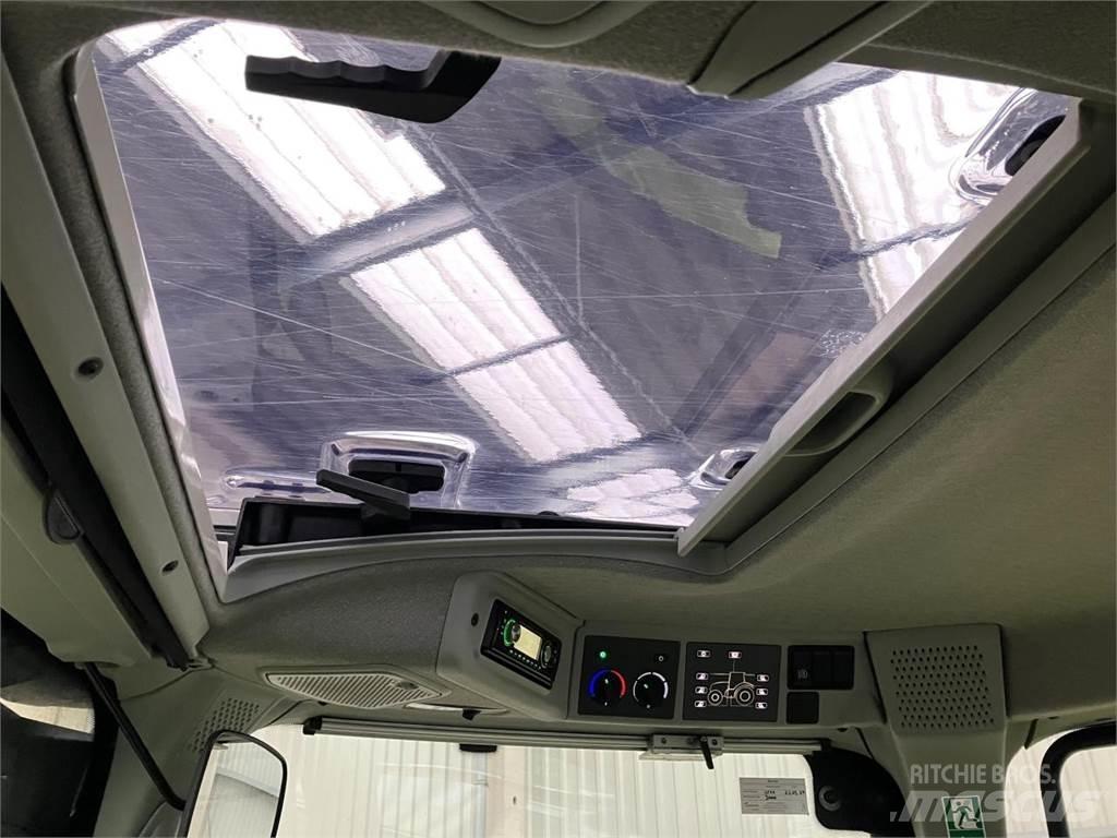 CLAAS Arion 550 Traktory