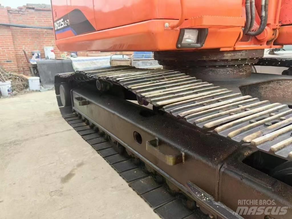Doosan 225-7 Pásové rýpadlá