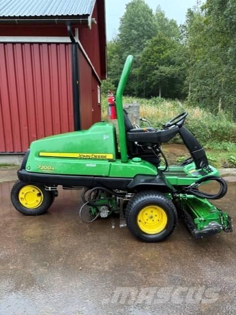 John Deere 7200 A Kosačky fervejí
