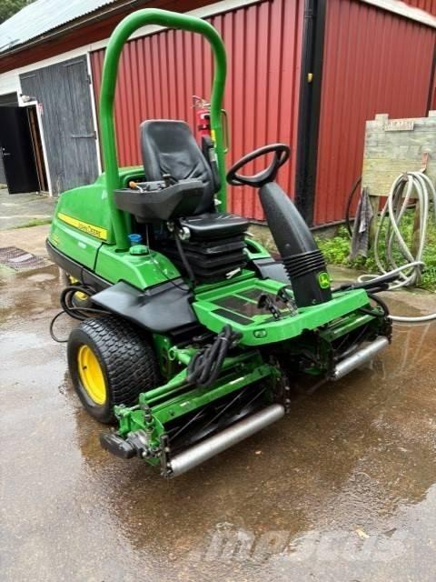 John Deere 7200 A Kosačky fervejí