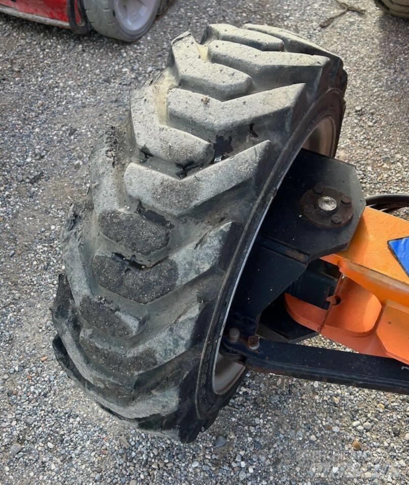 JLG 340 AJ Kĺbové plošiny