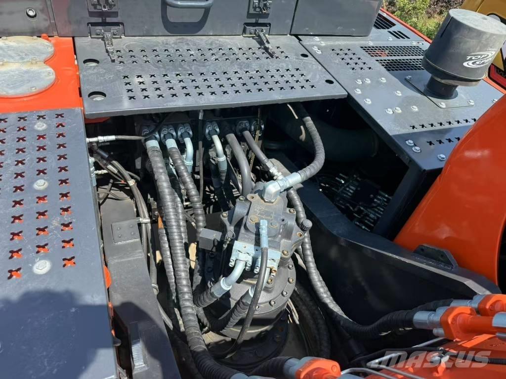 Doosan DX 340 Pásové rýpadlá