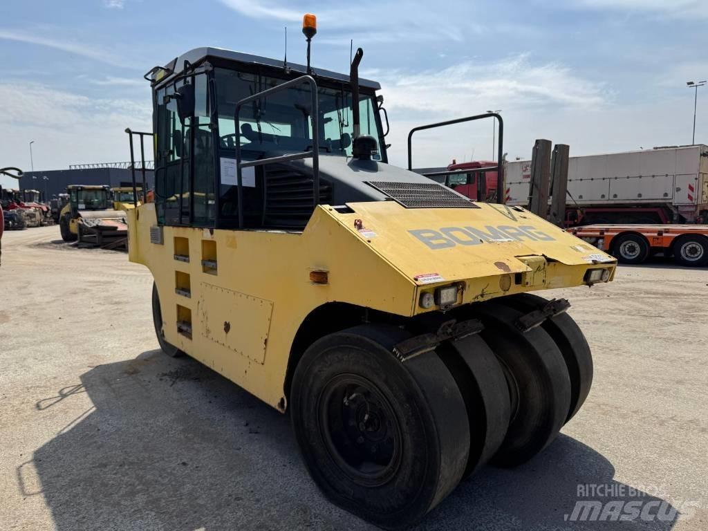 Bomag BW 24 R Pneumatikové valce