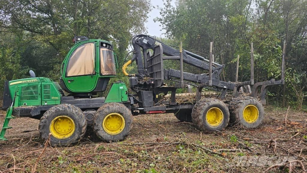 John Deere 1110 E Lesné traktory