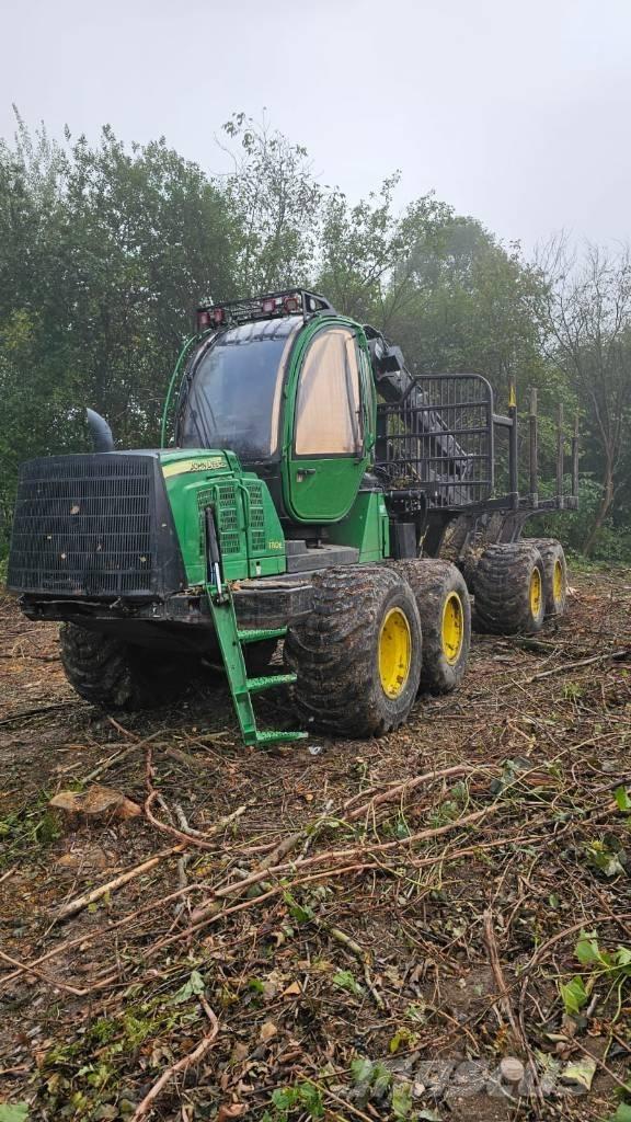 John Deere 1110 E Lesné traktory