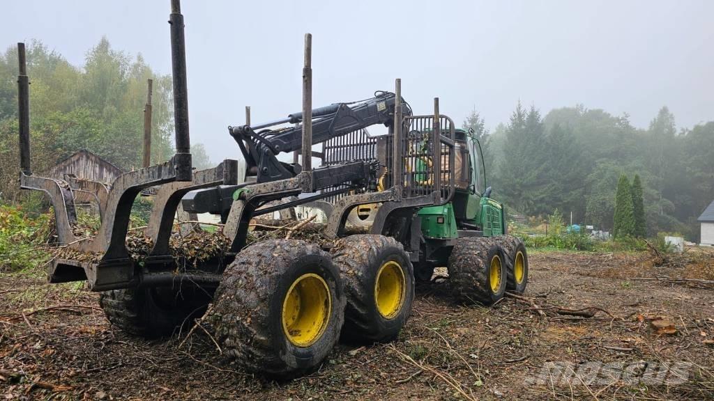 John Deere 1110 E Lesné traktory