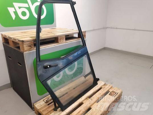 CAT TH337C door Kabíny a interiér