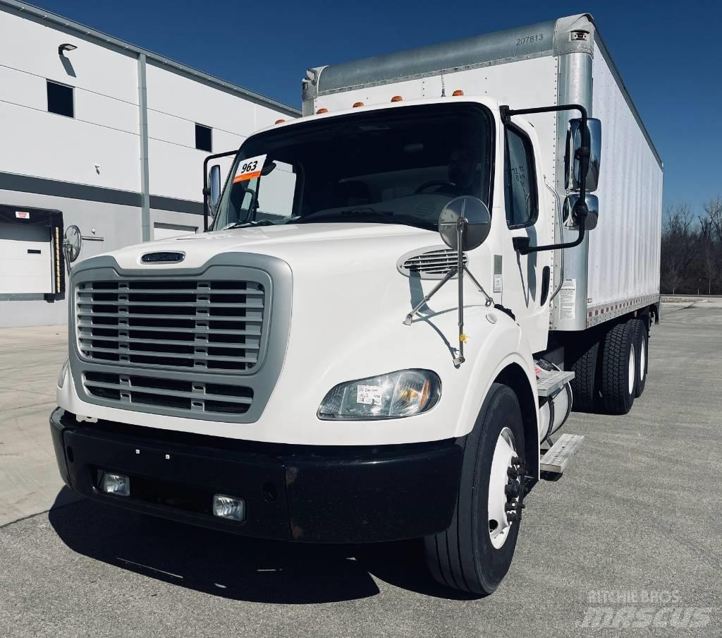 Freightliner M 106 Skriňová nadstavba
