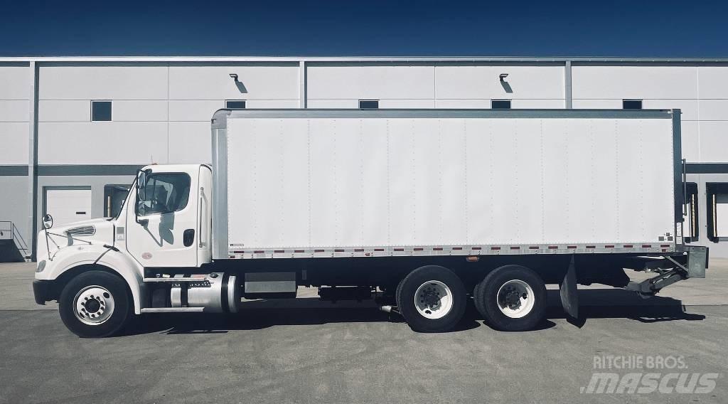 Freightliner M 106 Skriňová nadstavba