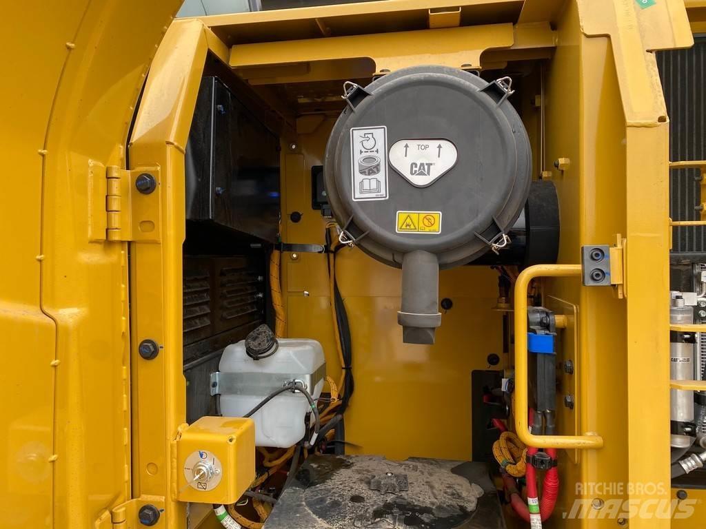 CAT 323D3 Pásové rýpadlá