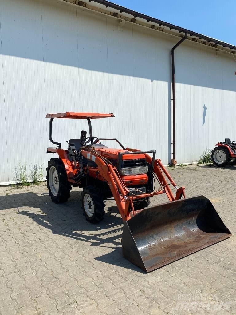 Kubota GL240+tur Kompaktné traktory
