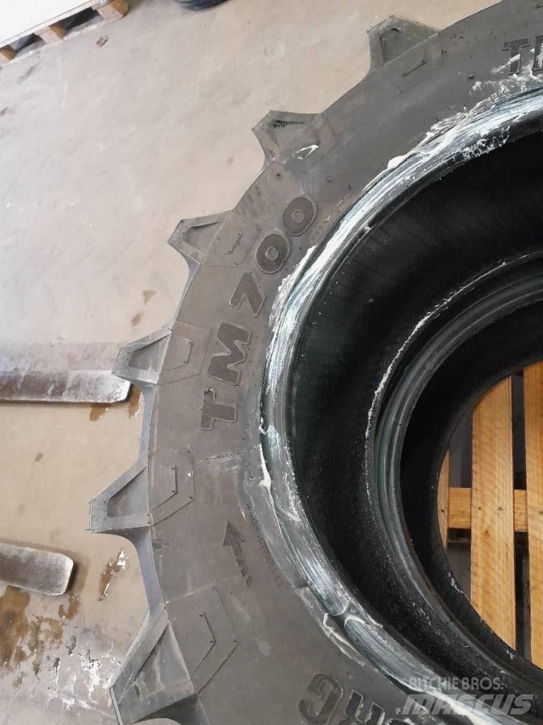 Trelleborg TM700 Pneumatiky, kolesá a ráfiky