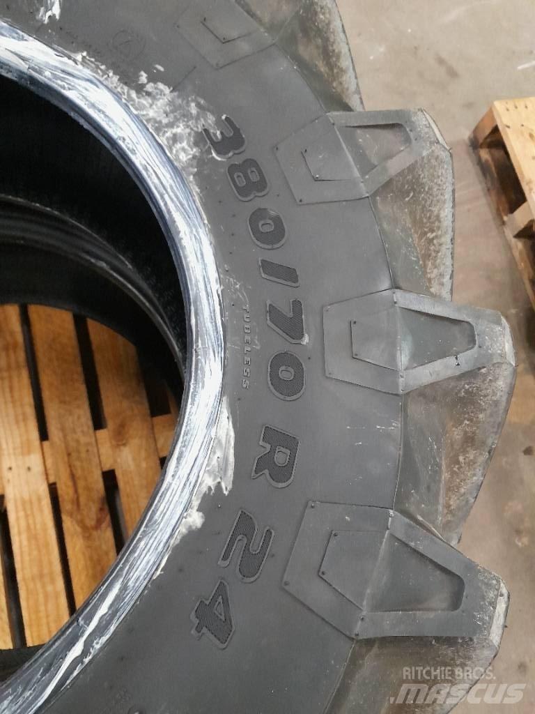 Trelleborg TM700 Pneumatiky, kolesá a ráfiky