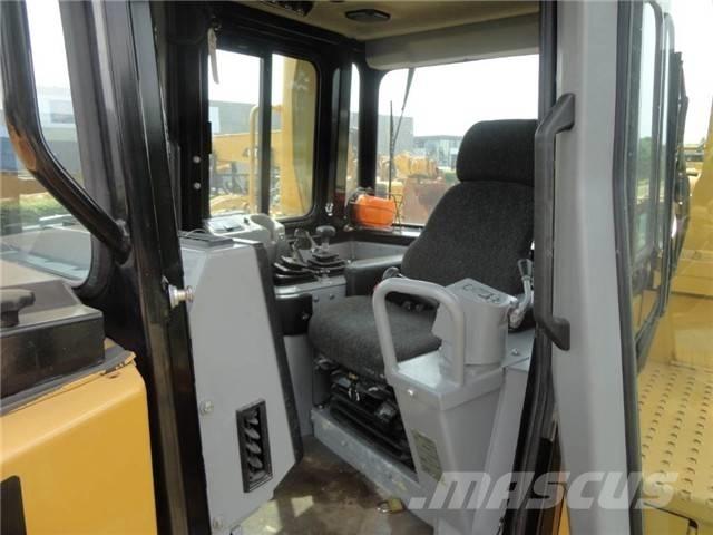 CAT D 8 R Pásové dozéry