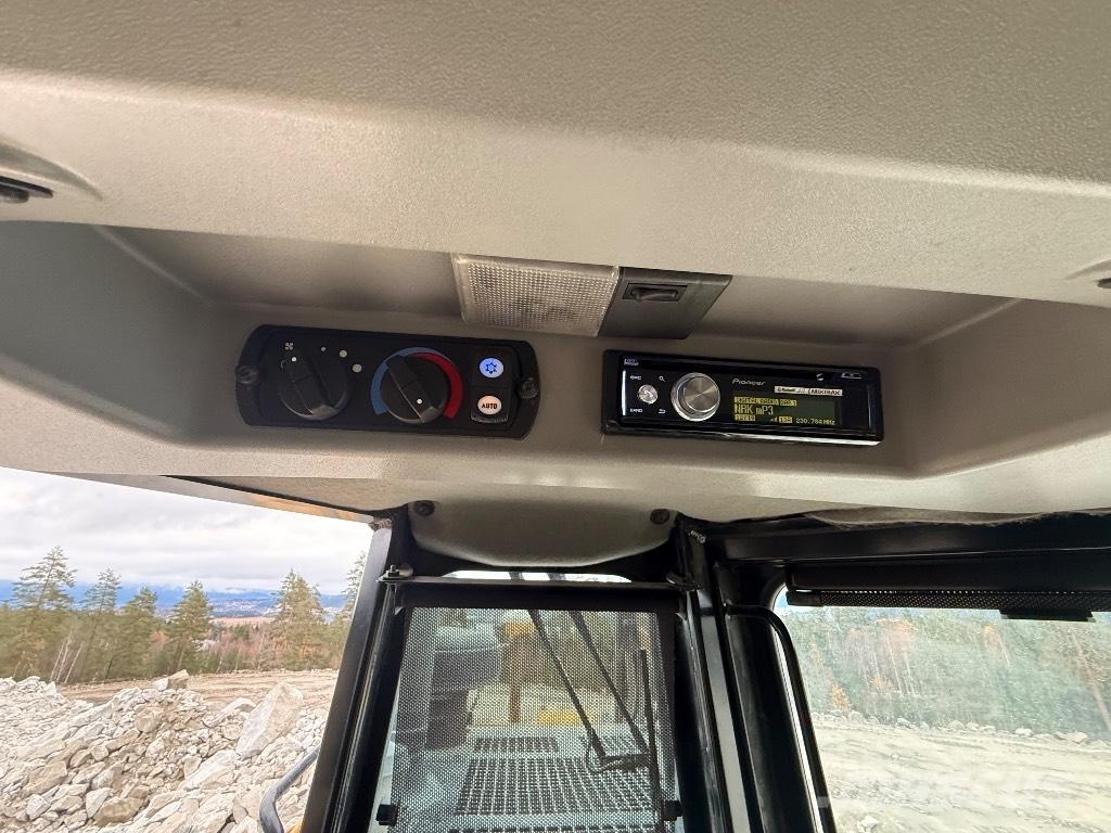 CAT D 8 T Pásové dozéry