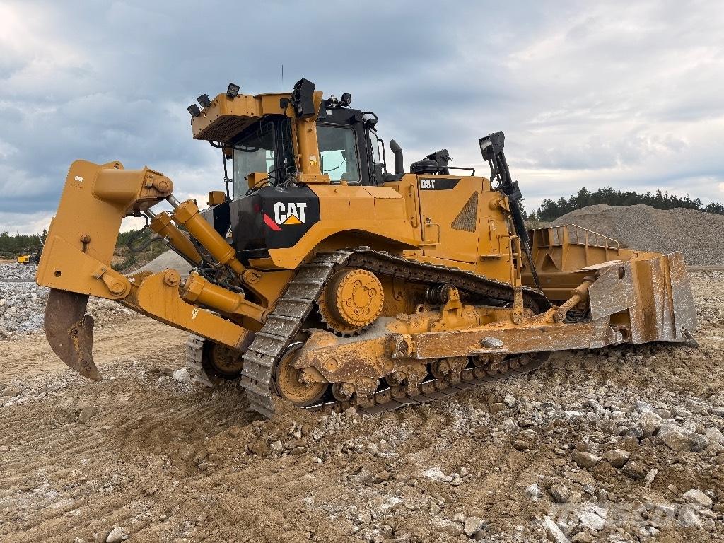 CAT D 8 T Pásové dozéry