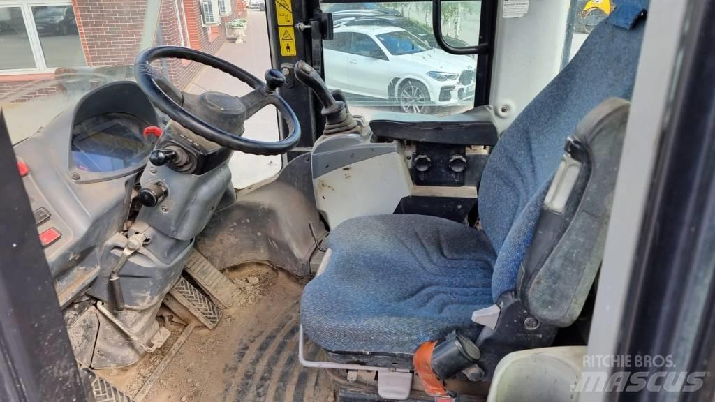 Hitachi ZW 220-6 Kolesové nakladače