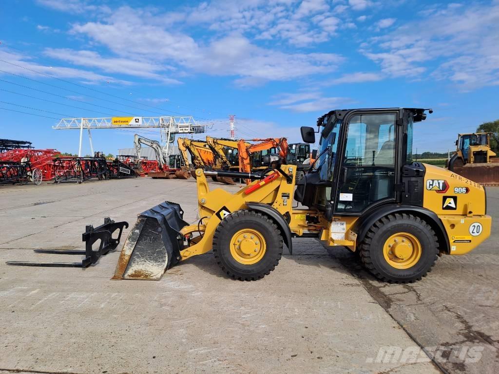CAT 906 (Bucket + Forks) Kolesové nakladače